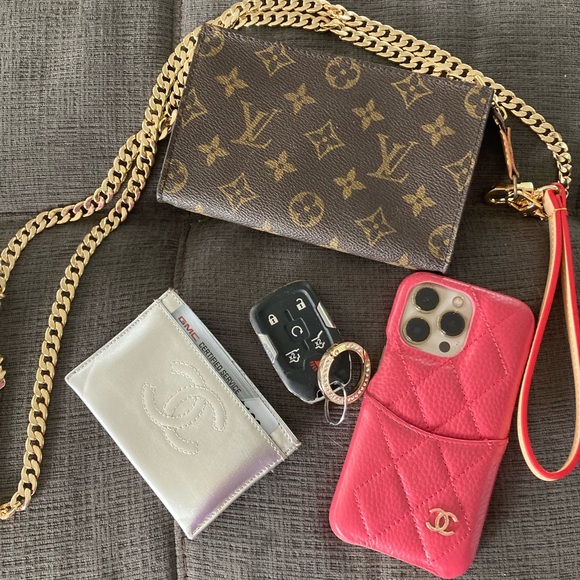 Louis Vuitton Monogram Cosmetic Pouch - Picture 13 of 15